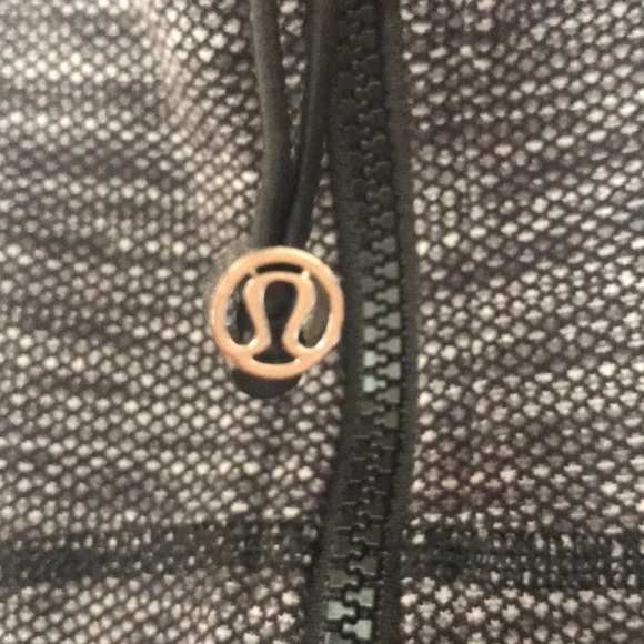 LuLu Lemon grey jacket - Picture 3 of 3